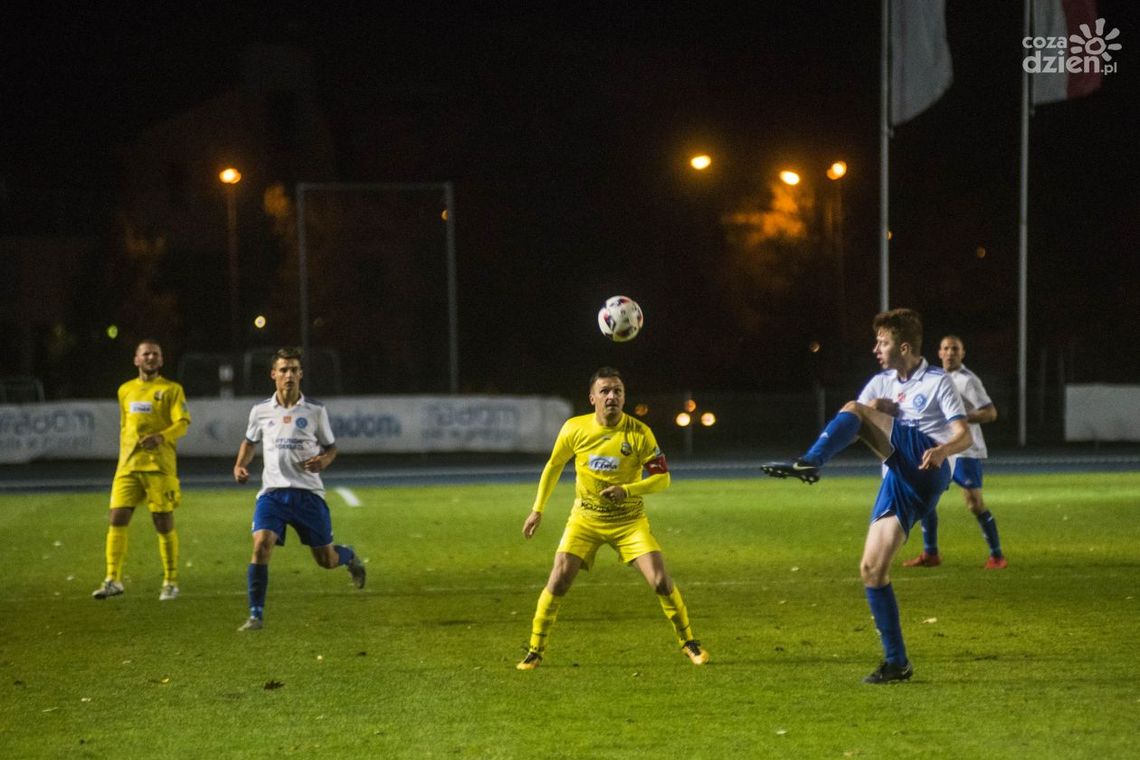 IV liga. Osiem goli w derbach, porażki Oskara i Radomiaka II IV liga. Osiem goli w derbach, porażki Oskara i Radomiaka II