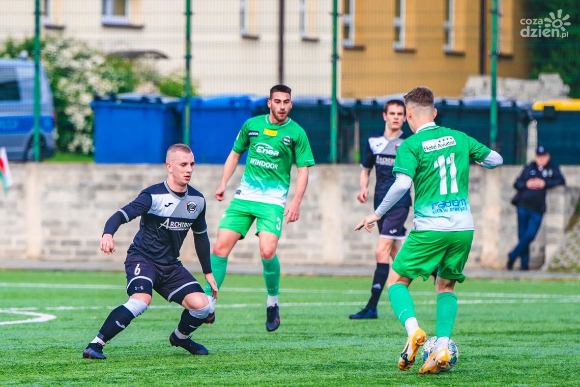 IV liga: szalony mecz w Pionkach, Zamłynie w derbach wygrało z Radomiakiem