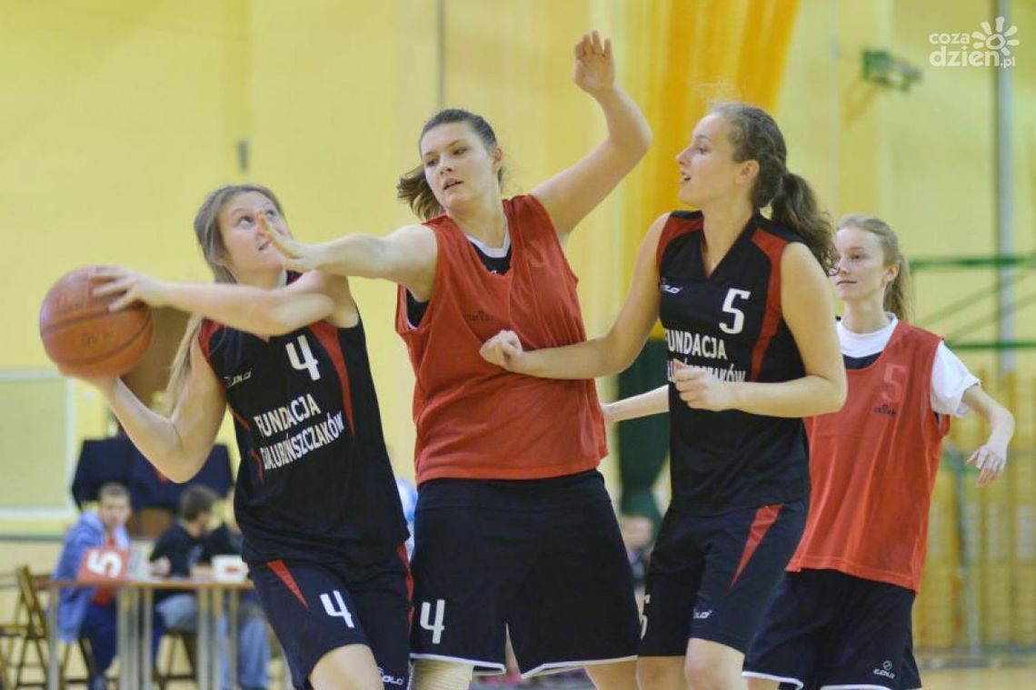 IV LO najlepsze w XI ROM w koszykówce dziewcząt