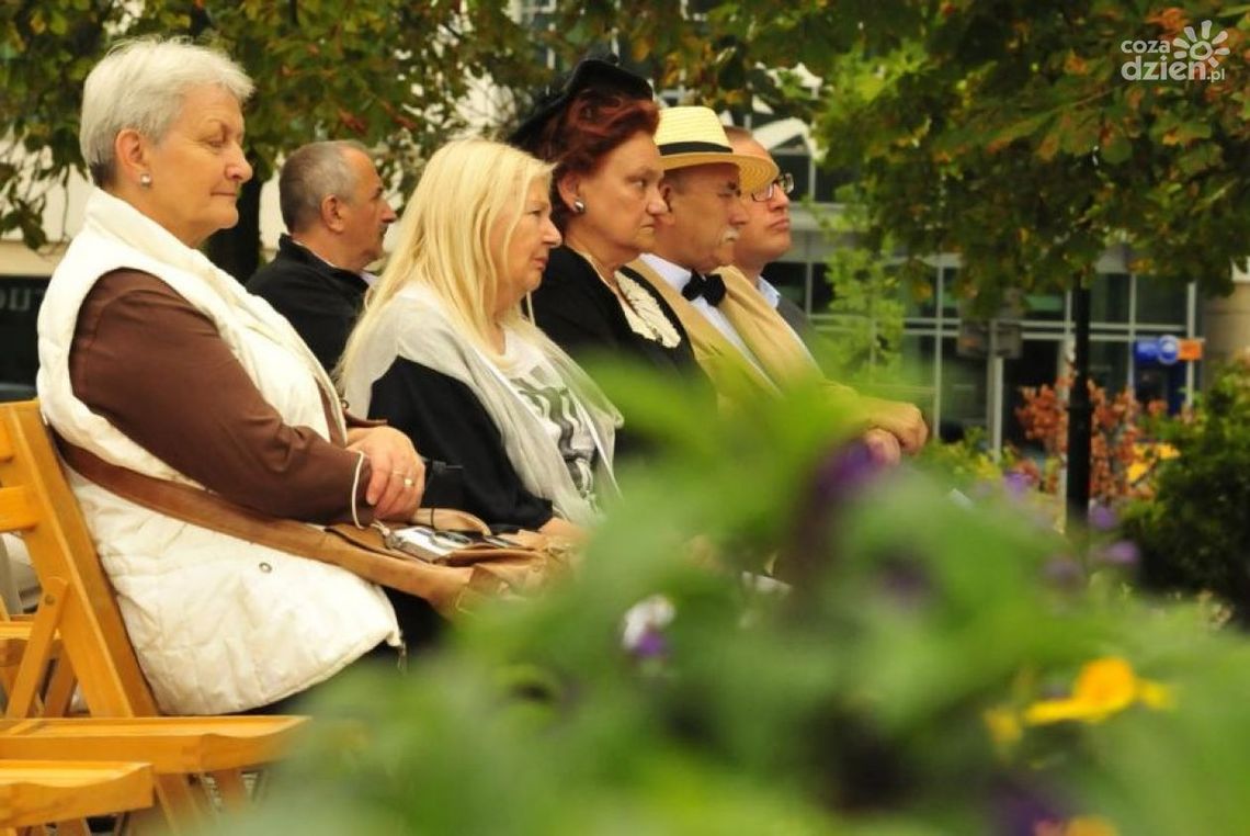 "Izabela piła z kryształów" "Izabela piła z kryształów"