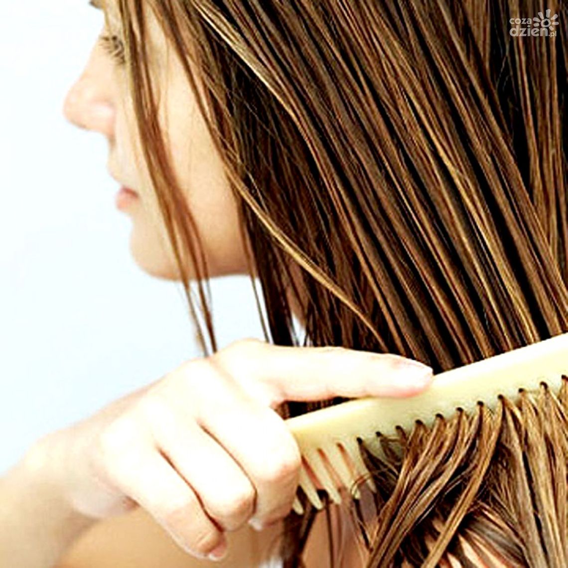 Jak dbać o włosy zimą?
