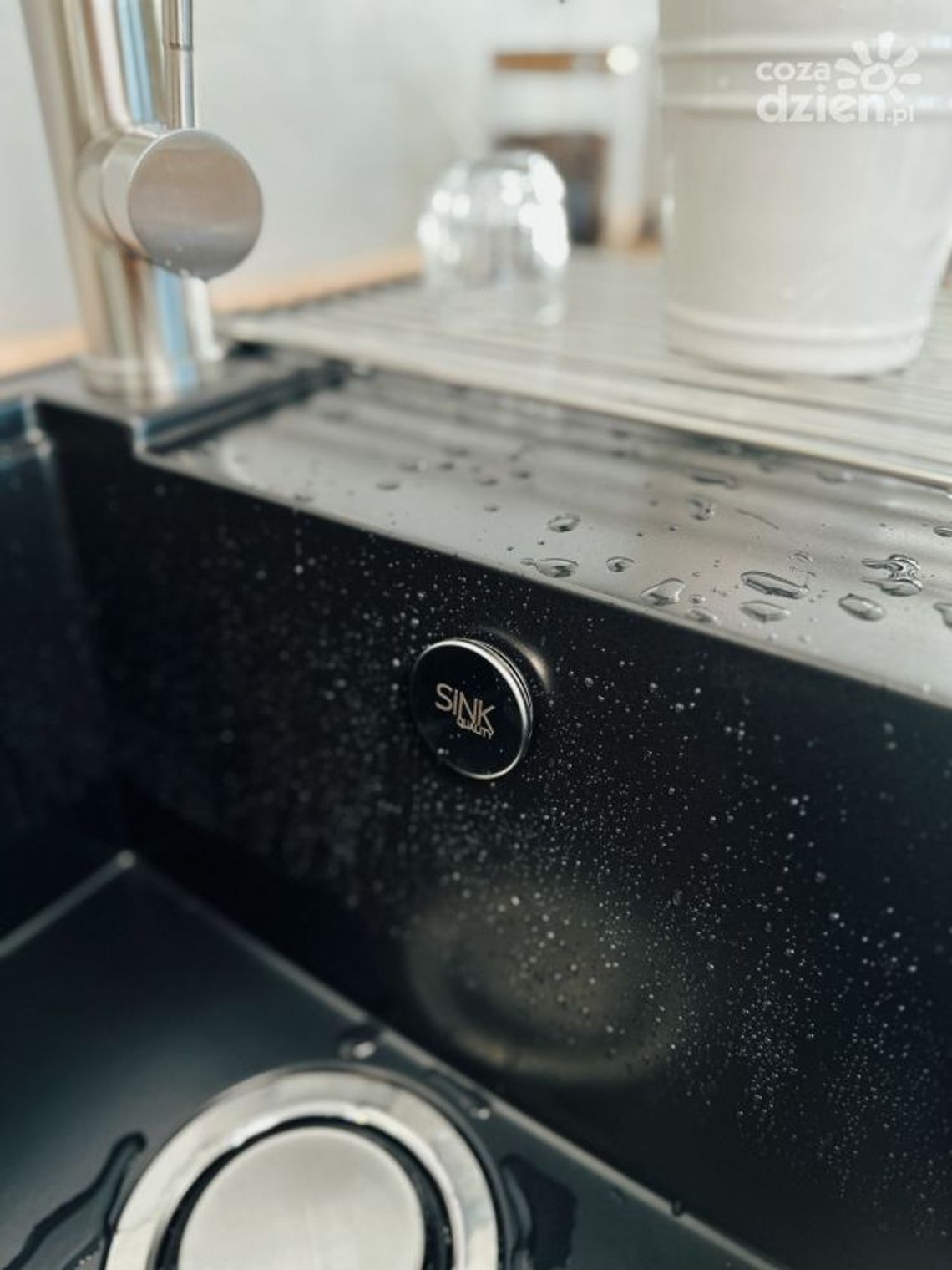 Jak dbać o zlewozmywak stalowy, aby służył przez lata Poradnik konserwacji