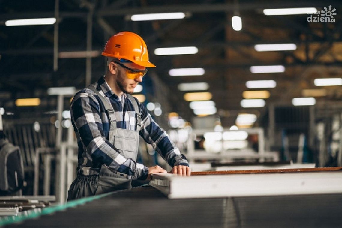 Jak powstają opakowania do żywności z tworzyw sztucznych?