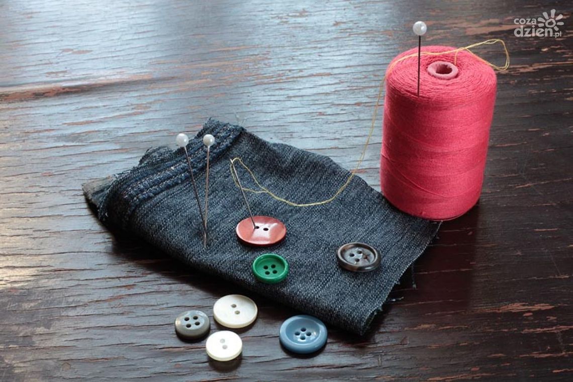 Jak przyszyć guzik? Jak przyszyć guzik?