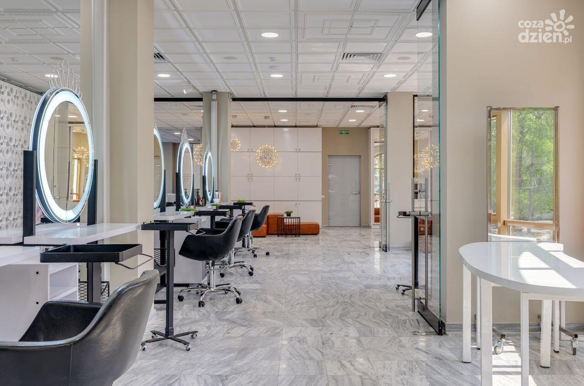 Jak urządzić profesjonalny salon beauty? Praktyczny przewodnik po wyposażeniu stanowiska kosmetycznego Jak urządzić profesjonalny salon beauty? Praktyczny przewodnik po wyposażeniu stanowiska kosmetycznego