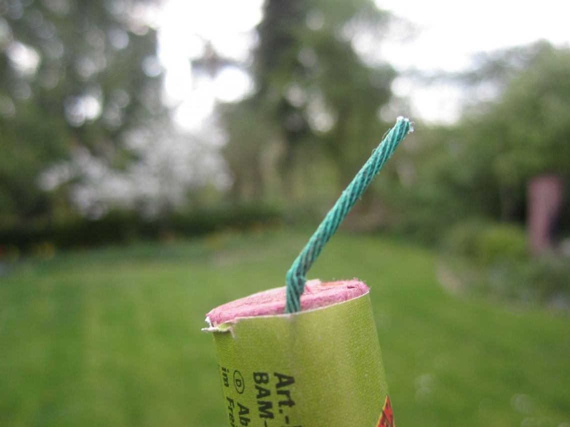 Jak używać bezpiecznie fajerwerków