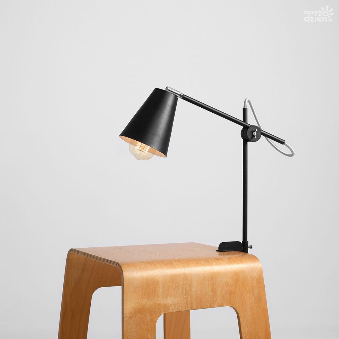 Jak wybrać lampkę na biurko? Jak wybrać lampkę na biurko?