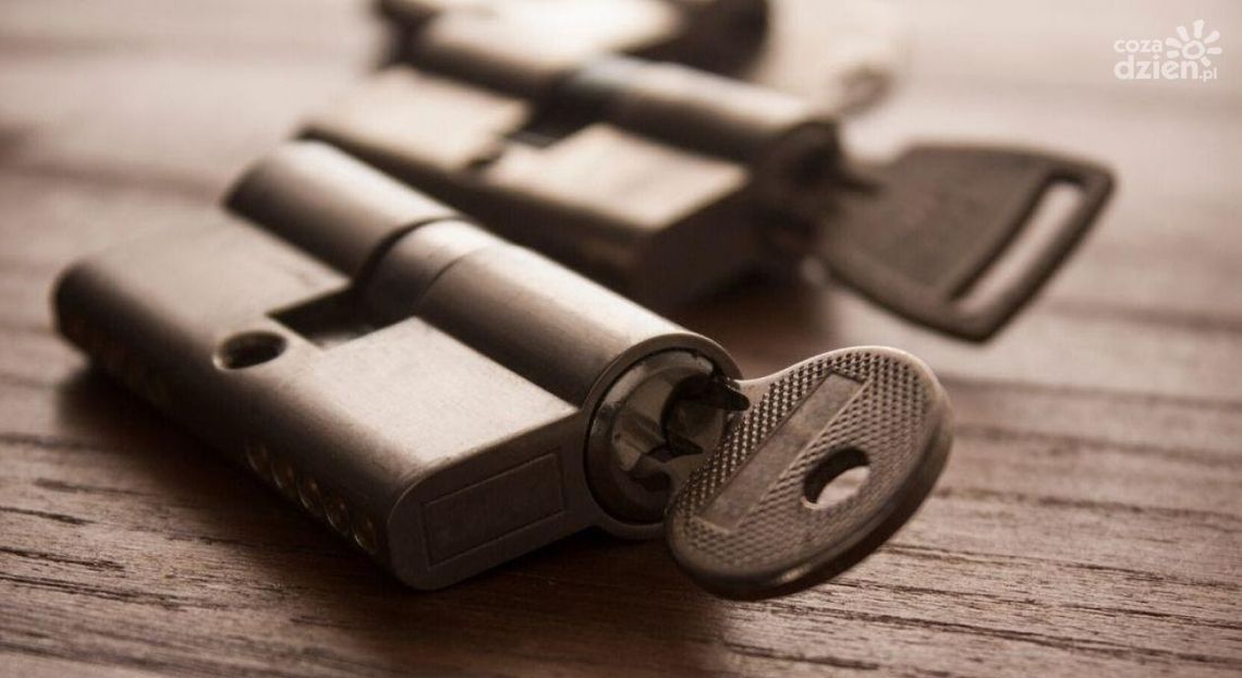 Jak wymienić wkładkę w zamku?