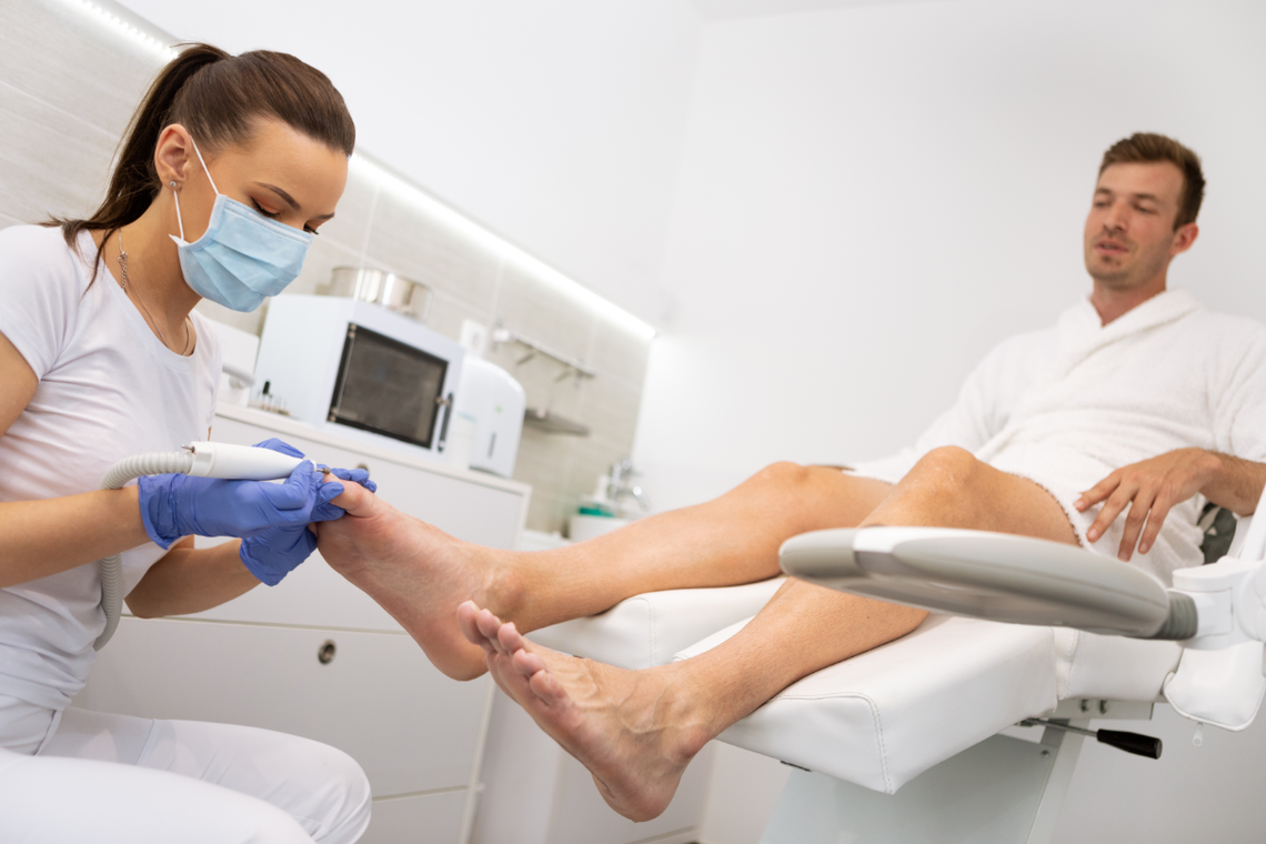 Jak wyposażenie gabinetu podologicznego podnosi standard Twoich usług?