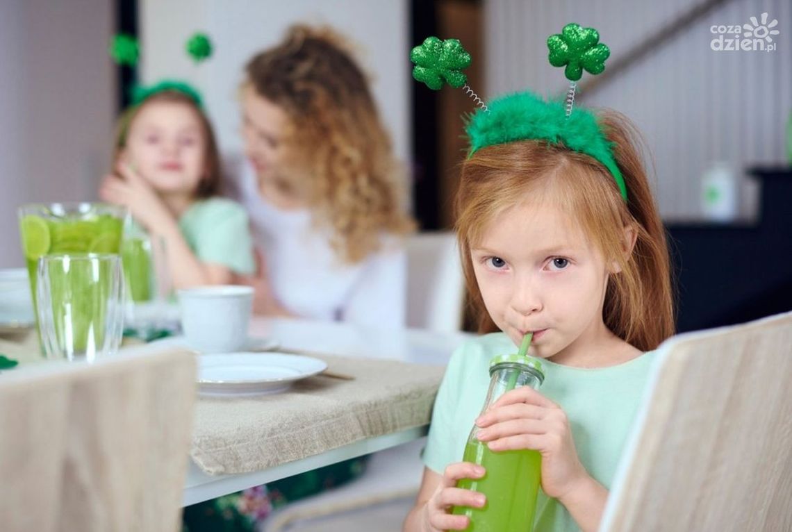 Jak zachęcić dziecko do picia wody? Jak zachęcić dziecko do picia wody?