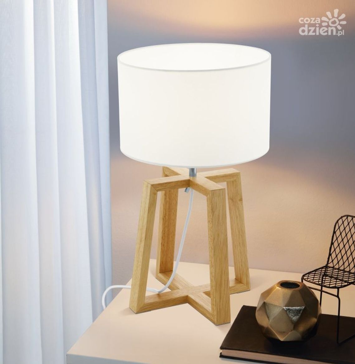 Jakie drewniane lampy do salonu wybrać? Jakie drewniane lampy do salonu wybrać?