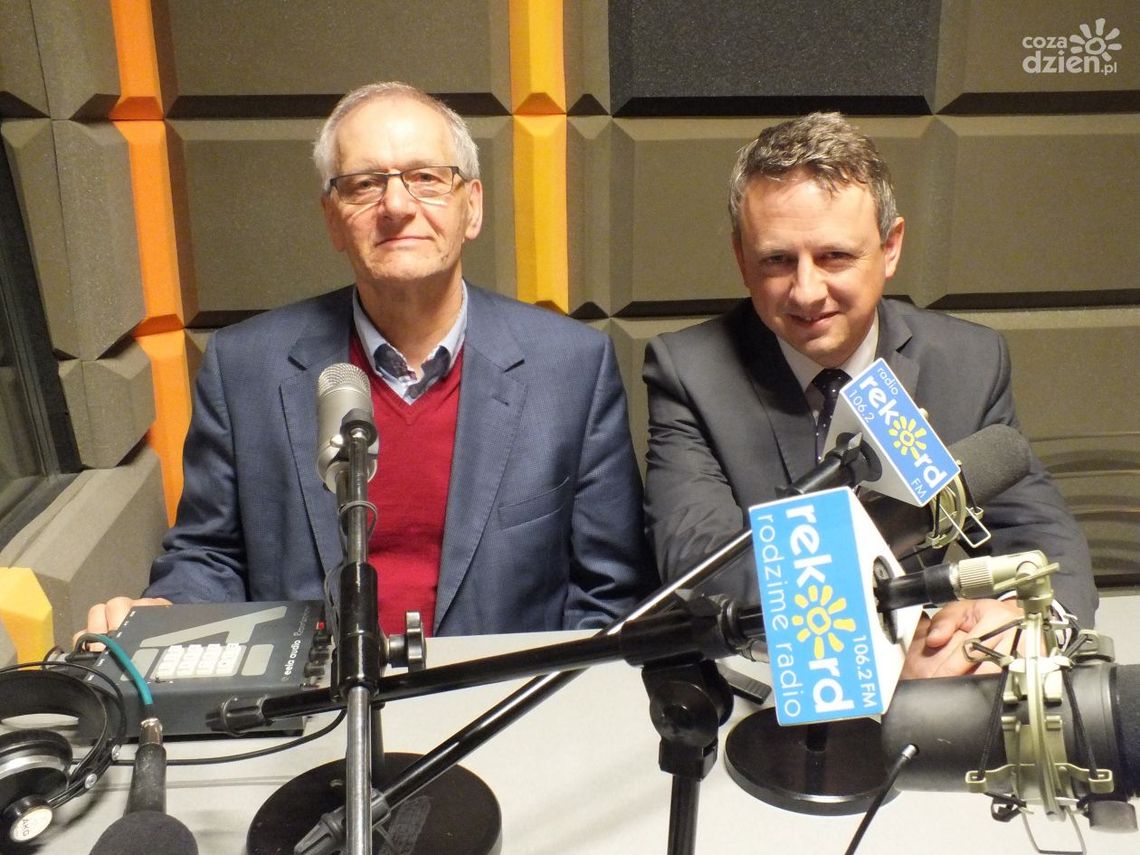 Jan Bednarczyk i Krzysztof Motyka w studiu lokalnym Radia Rekord