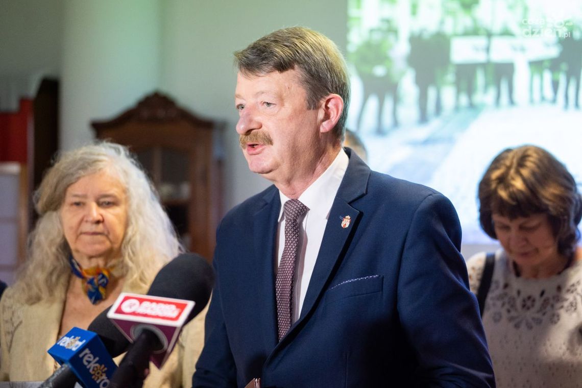 Jarosław Kowalik krytykuje swoich kontrkandydatów 