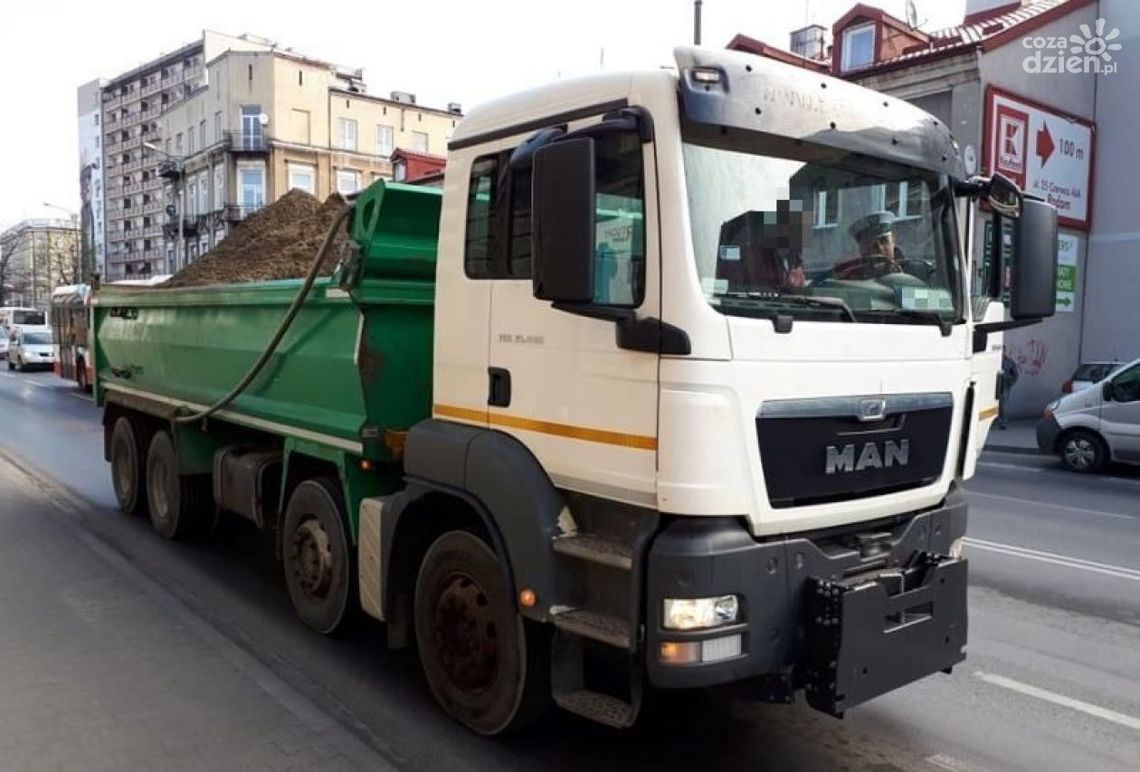 Jechał bez plandeki i bez rejestracji czasu pracy