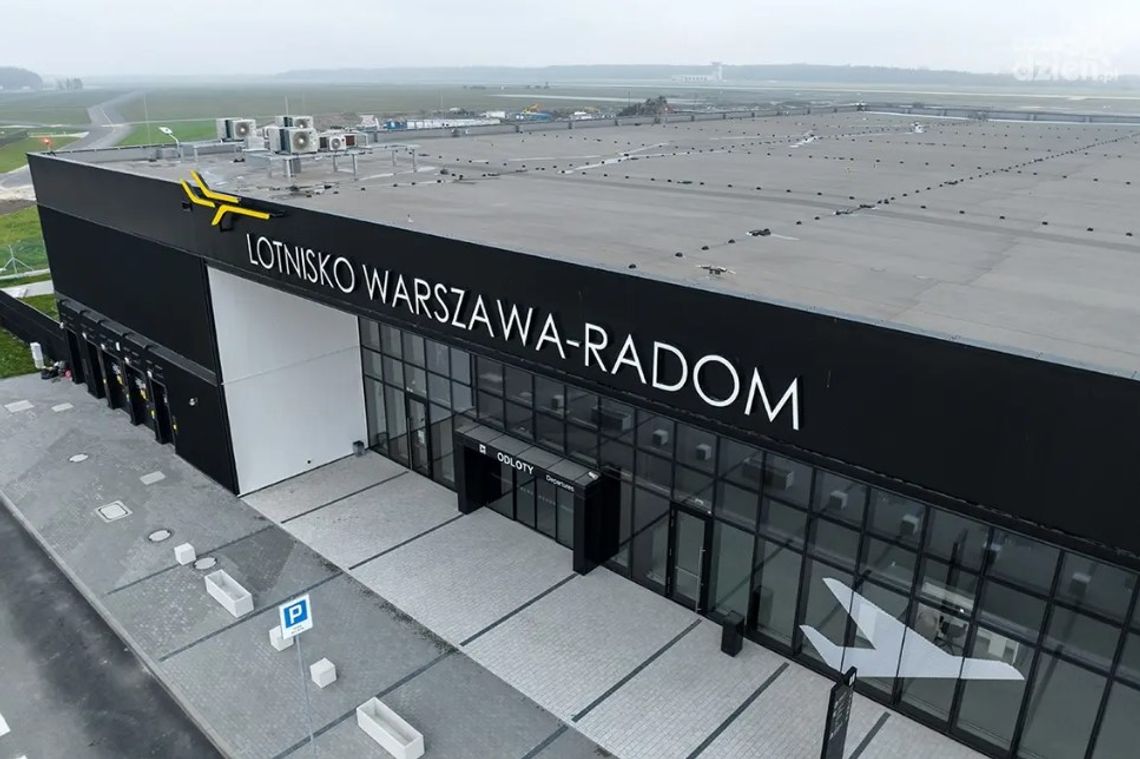 Jeden samolot tygodniowo? Minister skłamał w sprawie radomskiego lotniska