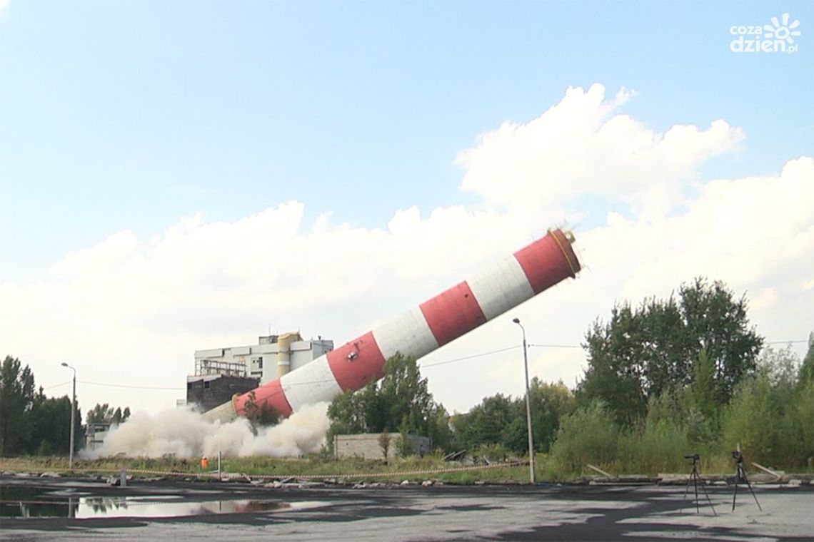 Jeden strzał i komin runął [wideo]