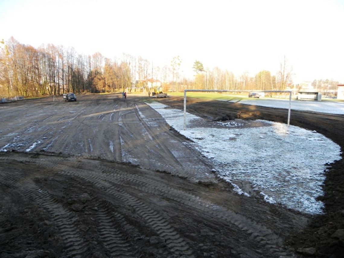 JEDLNIA-LET. Przebudowa boiska w Kolonce JEDLNIA-LET. Przebudowa boiska w Kolonce