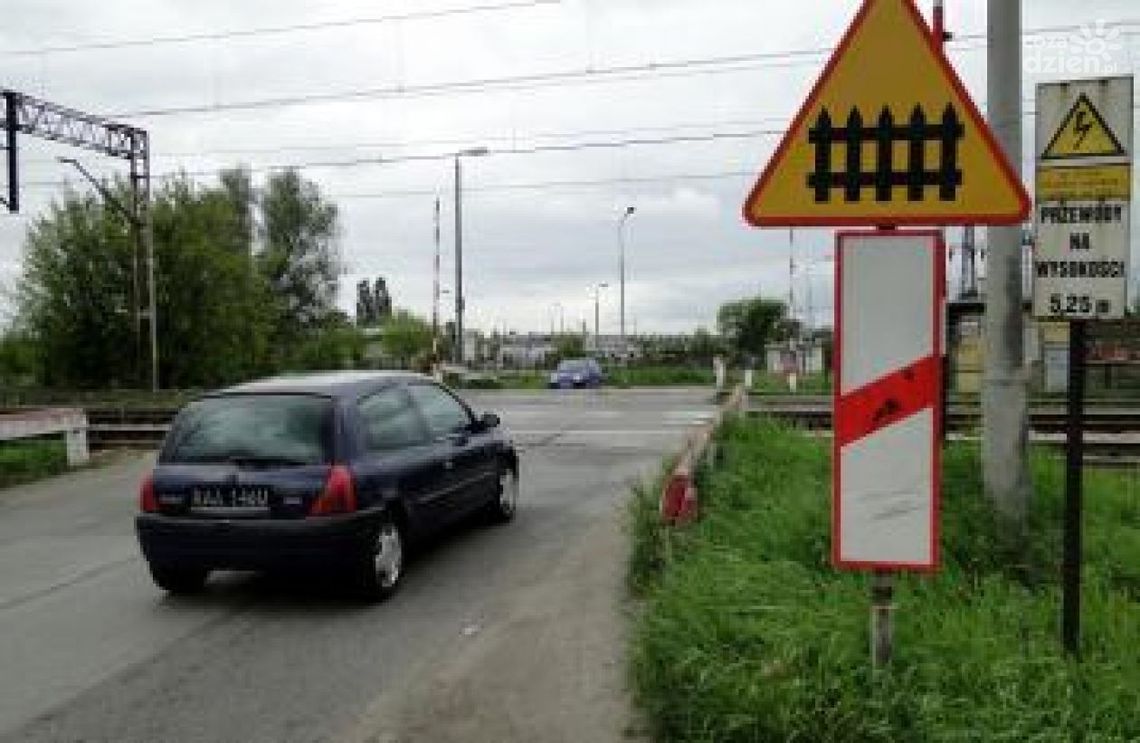 JEDLNIA LET. Zamknięcie przejazdu kolejowego
