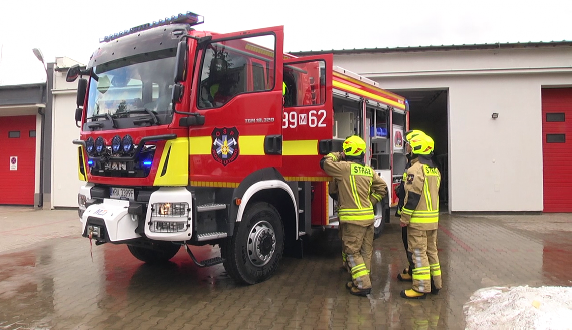 Jedlnia-Letnisko. Druhowie z OSP z nowym wozem