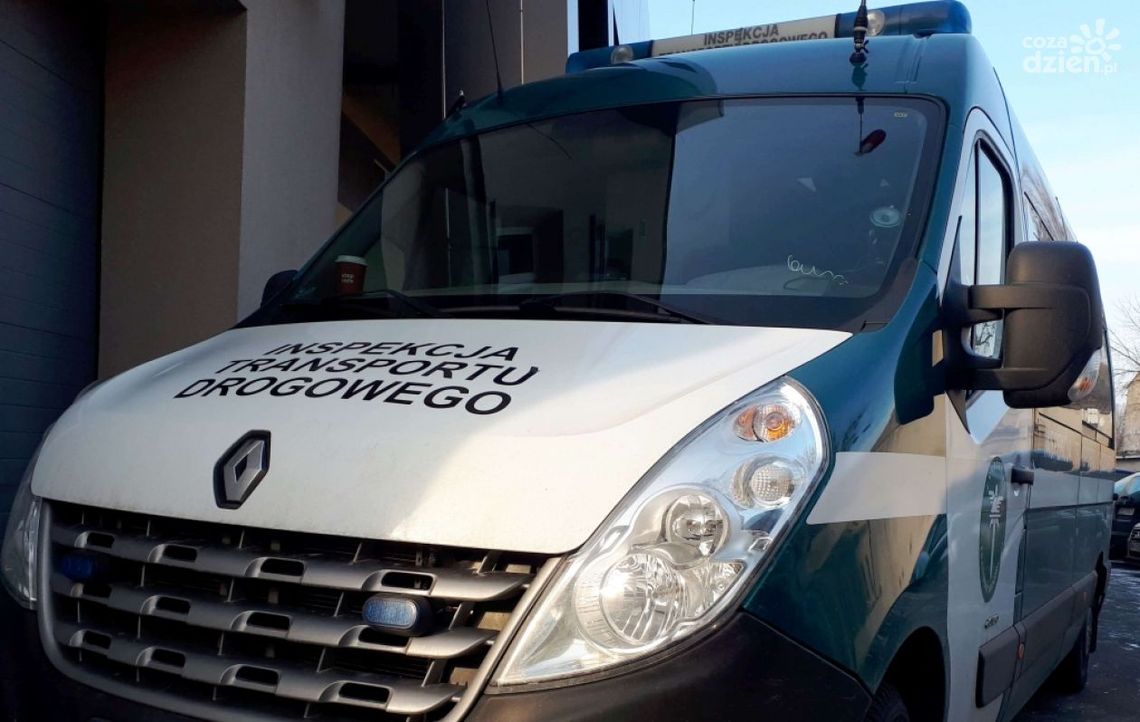 Jedna bez hamulców, a druga przechylona Jedna bez hamulców, a druga przechylona