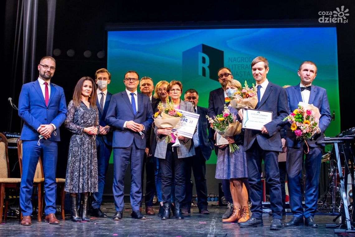 Jelonek i Nogaś z nagrodą literacką