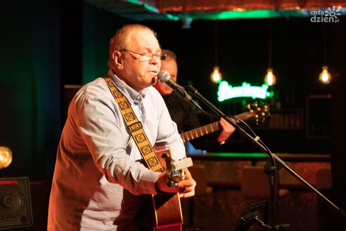 Jerzy Filar wystąpił w Kawiarni Artystycznej Jerzy Filar wystąpił w Kawiarni Artystycznej