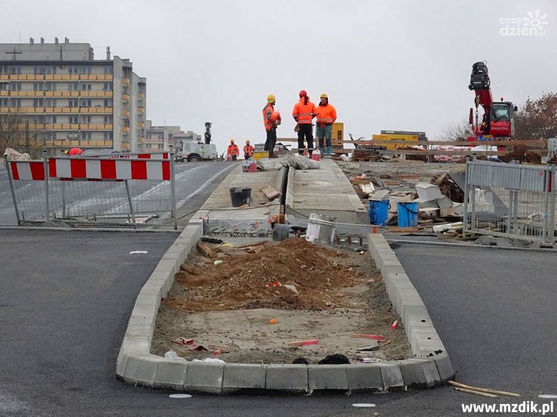 Jesienna aura nie spowolniła budowy wiaduktów na ulicy Żeromskiego Jesienna aura nie spowolniła budowy wiaduktów na ulicy Żeromskiego