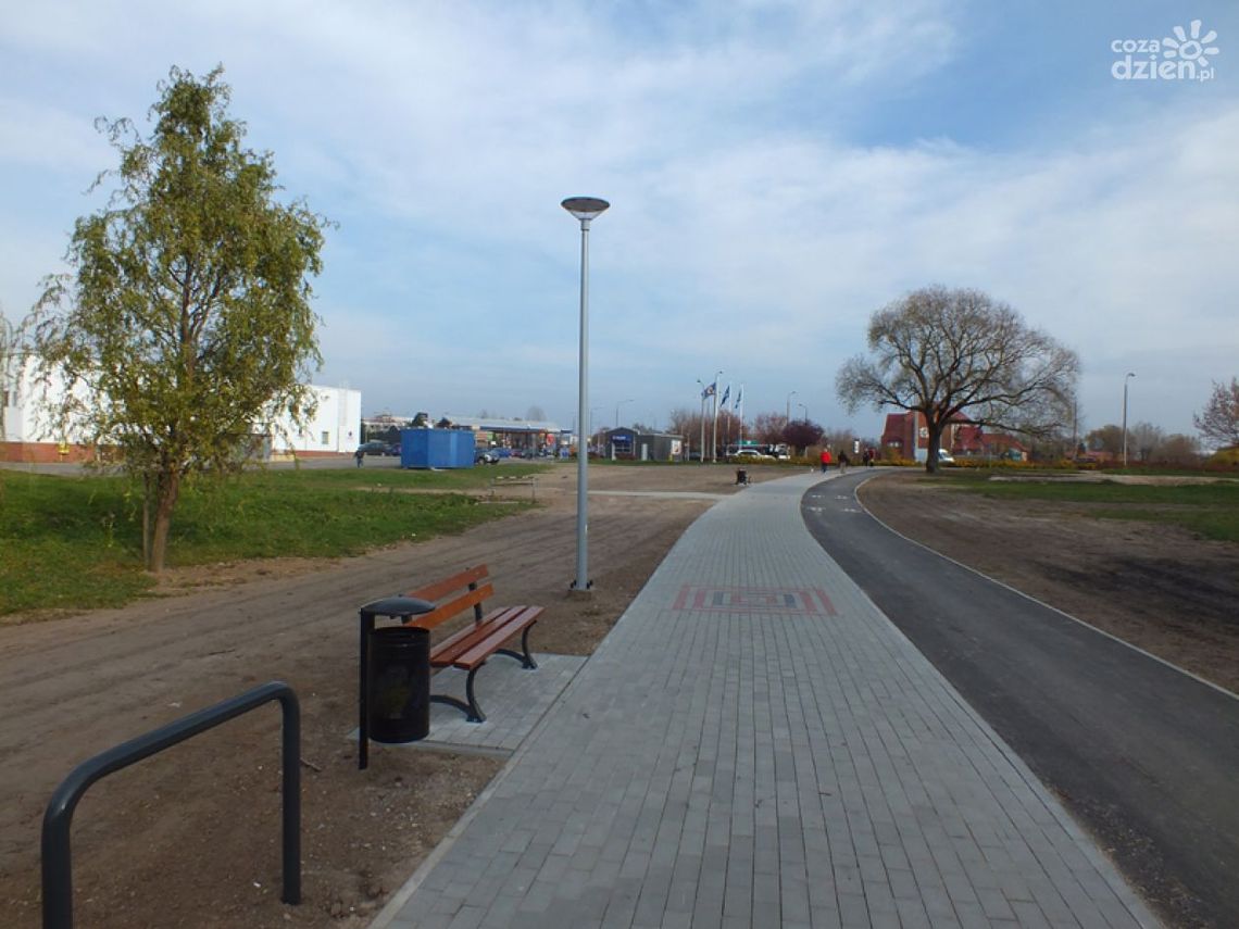 Jest deptak, wokół będzie park