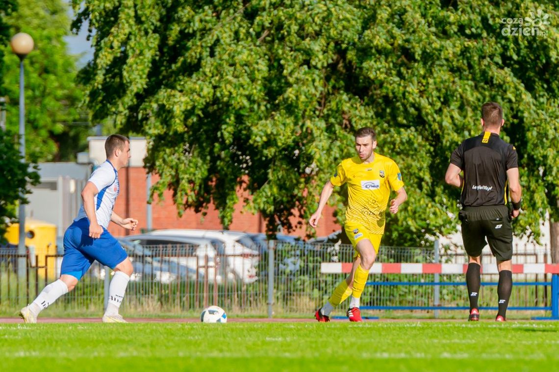 Jest podział piłkarskiej 5. ligi na dwie grupy. Drużyny radomskie w południowej