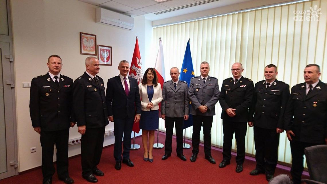 Jest policjantem, strażakiem i bohaterem