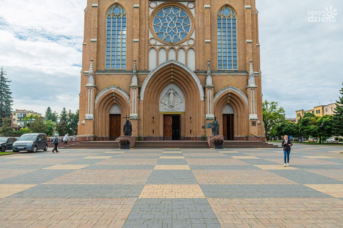 Jest taka ulica: Plac ks. bp Edwarda Materskiego (zdjęcia)