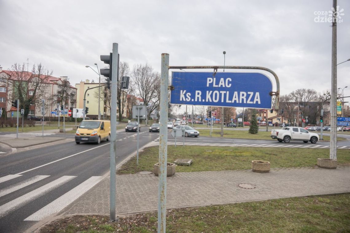 Jest taka ulica: Plac ks. Romana Kotlarza Jest taka ulica: Plac ks. Romana Kotlarza