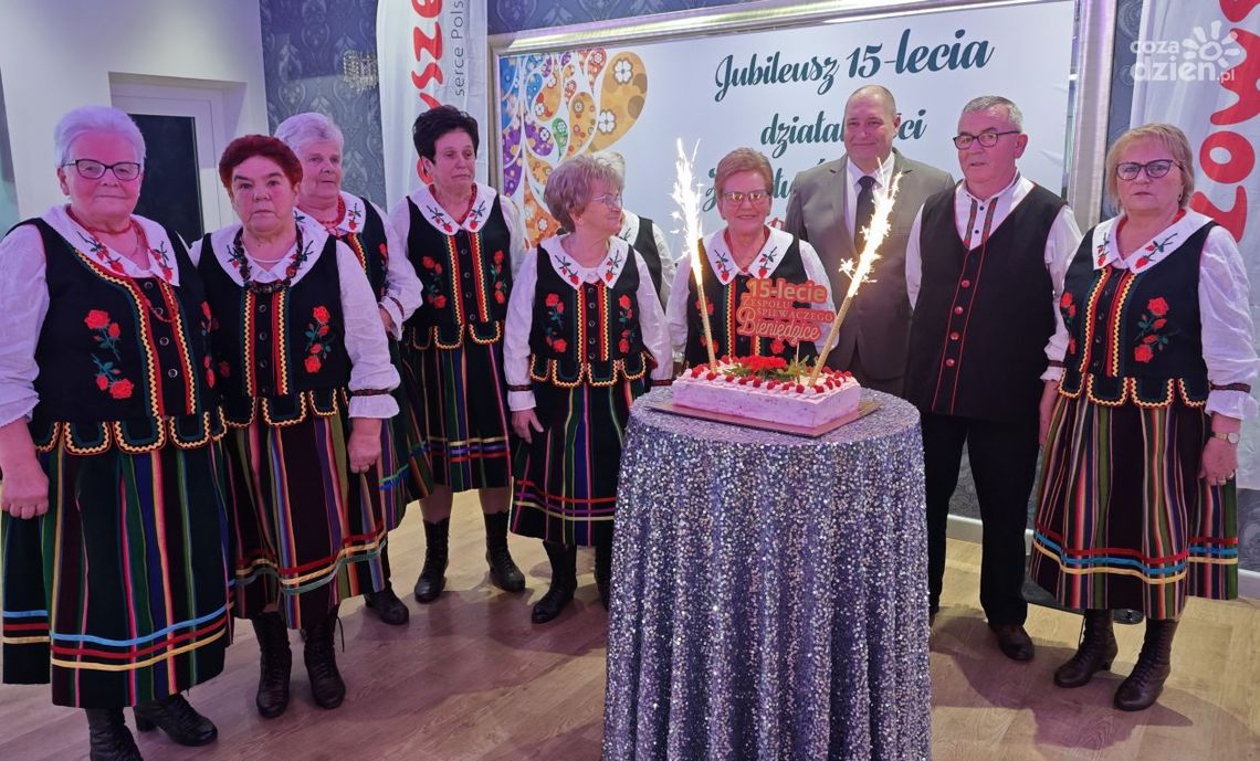 Jubileusz 15-lecia Zespołu Śpiewaczego Bieniędzice Jubileusz 15-lecia Zespołu Śpiewaczego Bieniędzice