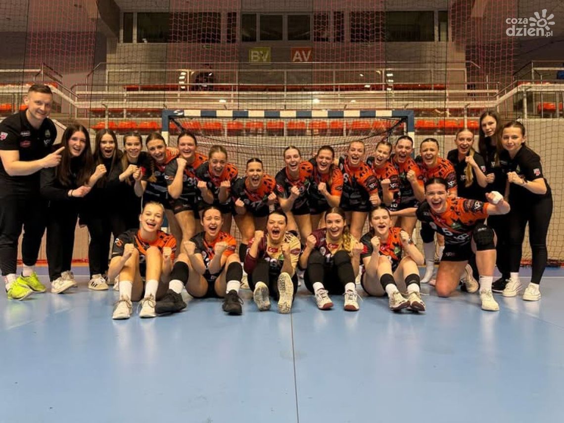 Juniorki Elmas-KPS APR-u Radom zostały wicemistrzyniami Polski! Juniorki Elmas-KPS APR-u Radom zostały wicemistrzyniami Polski!
