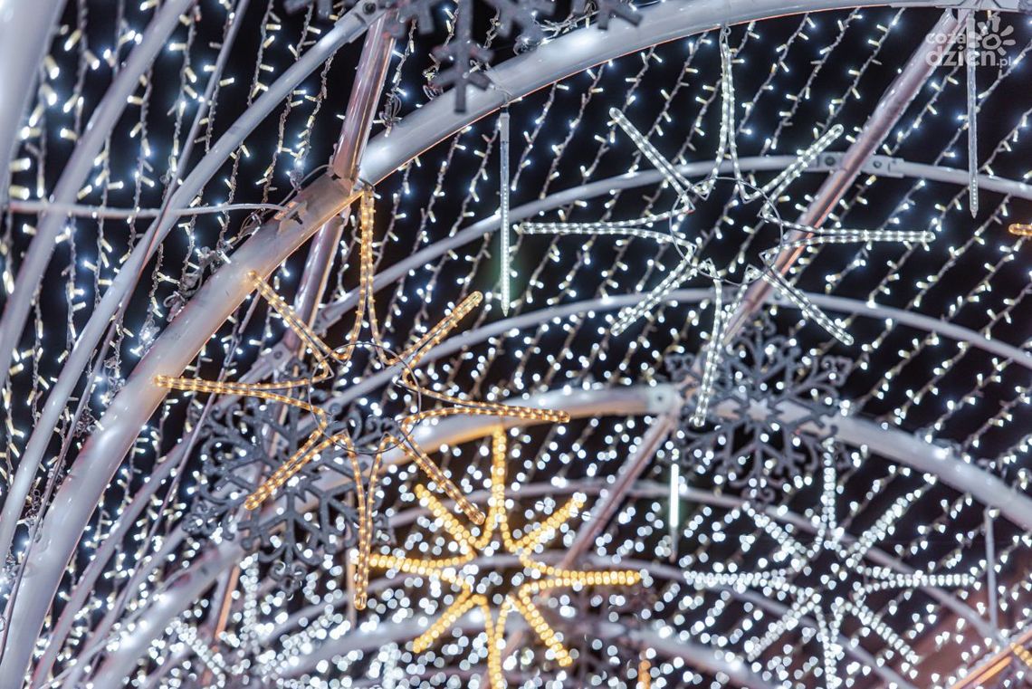 Już działa miejska iluminacja - świąteczne ozdoby ponownie zabłysły w mieście