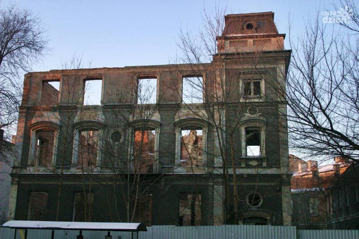 Kamienica czeka na kupca