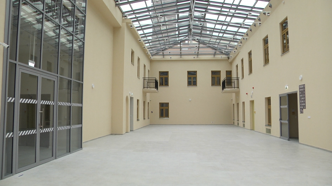 Kamienica Deskurów na wiosnę? Kamienica Deskurów na wiosnę?