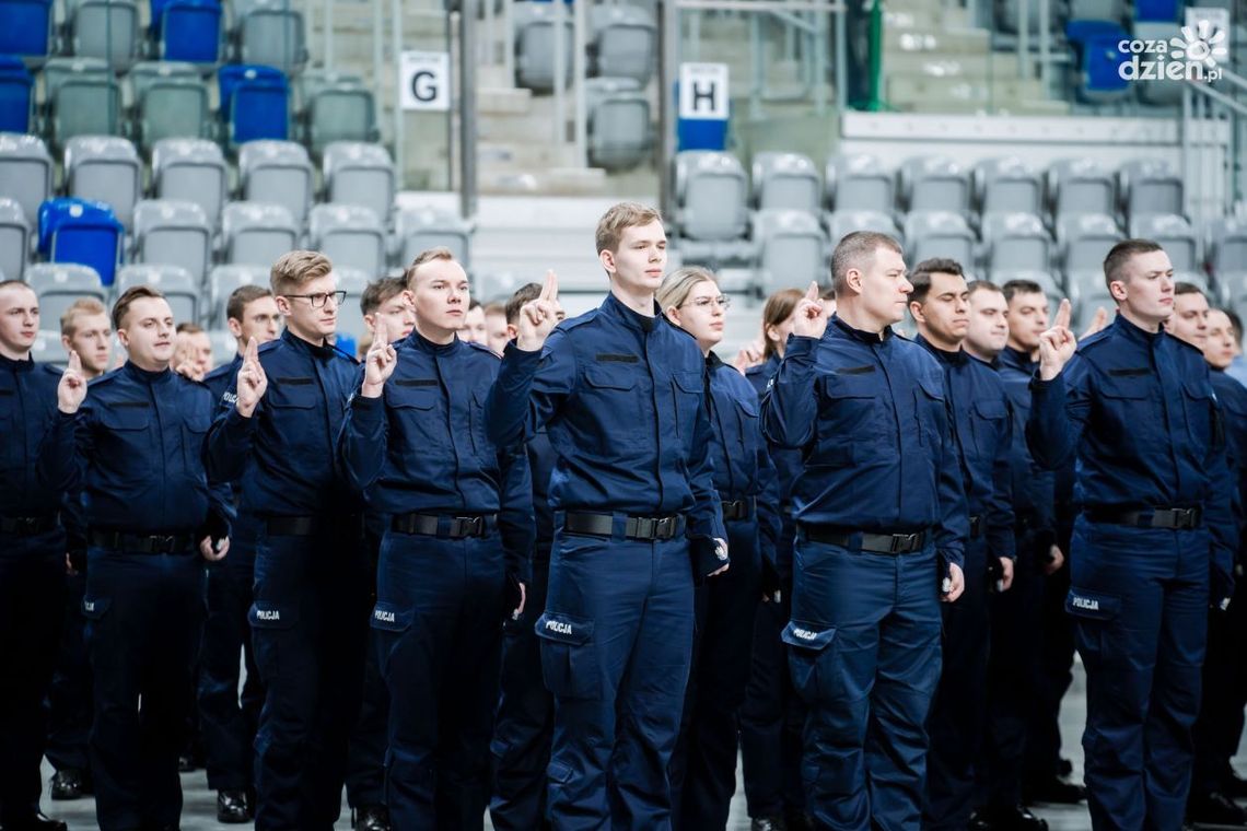 Kandydaci złożyli ślubowanie. Mazowiecka policja ma nowych funkcjonariuszy