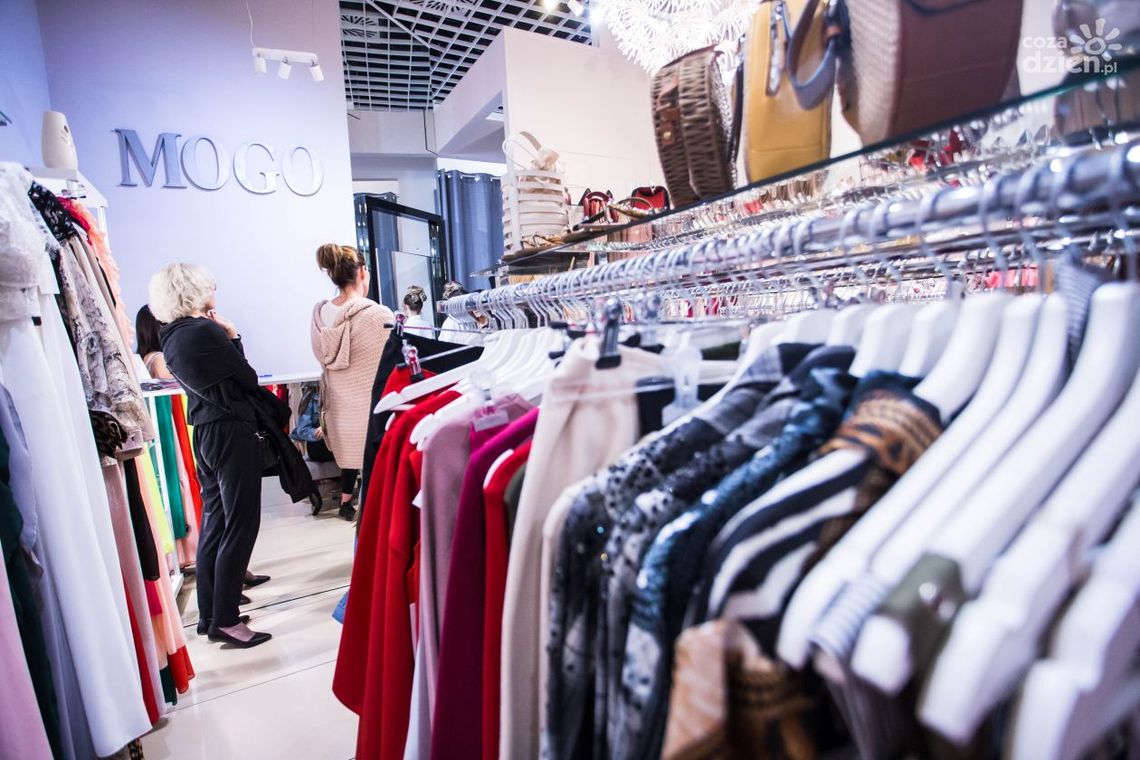 Kandydatki Miss Polonia Ziemia Radomska przymierzały suknie wieczorowe w Mogo (zdjęcia)