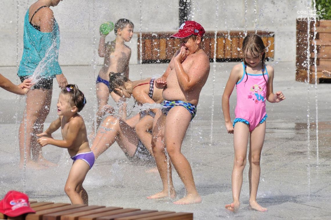 Kąpielisko w centrum Radomia? Nie, to fontanny