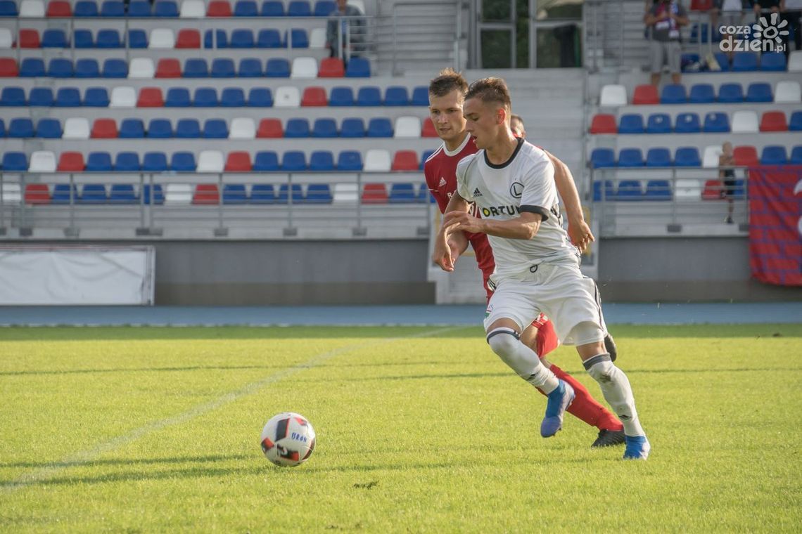 Karbownik chwalony za debiut w Legii