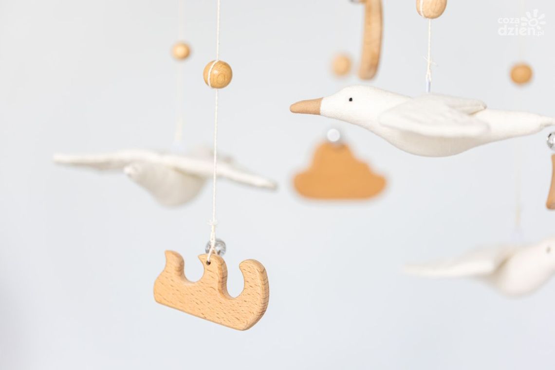 Karuzela z projektorem do łóżeczka – relaks i zabawa dla dziecka Karuzela z projektorem do łóżeczka – relaks i zabawa dla dziecka