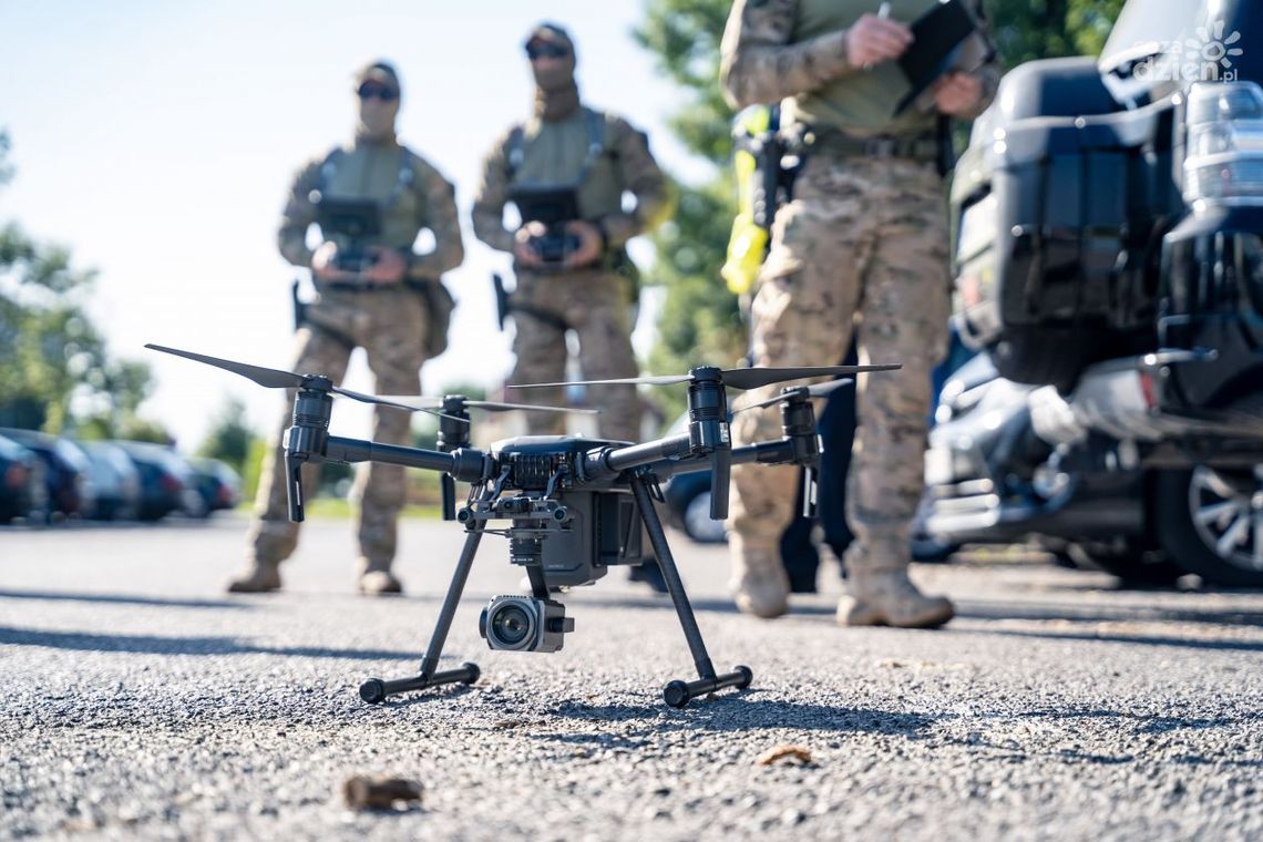 Kaskadowy pomiar prędkości i antyterroryści z dronem 