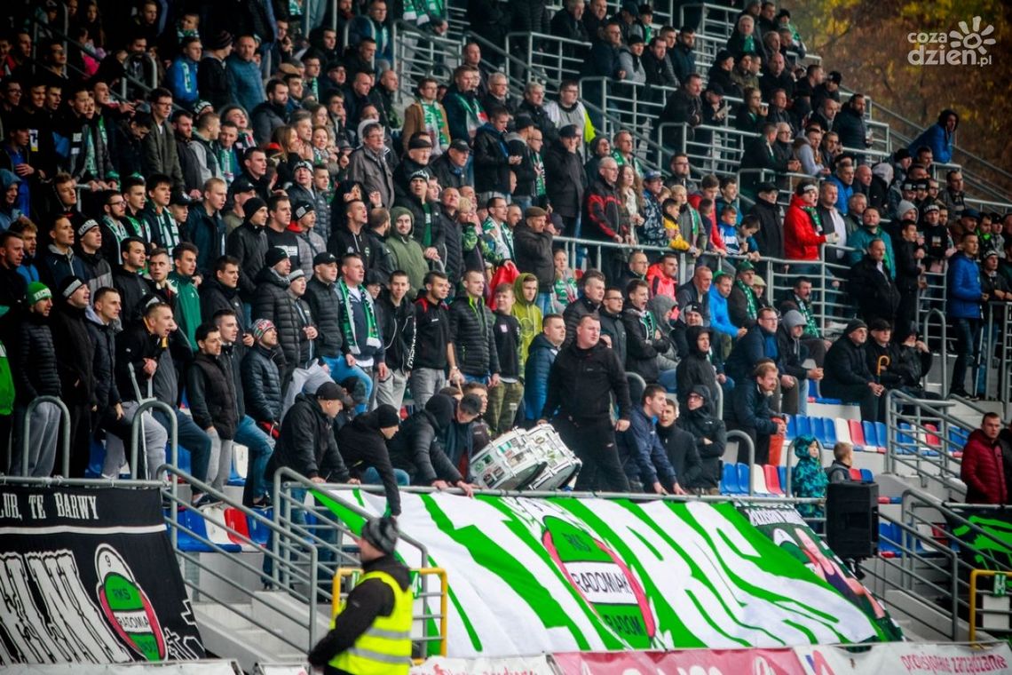 Kibice Radomiaka zafundowali piłkarzom premię