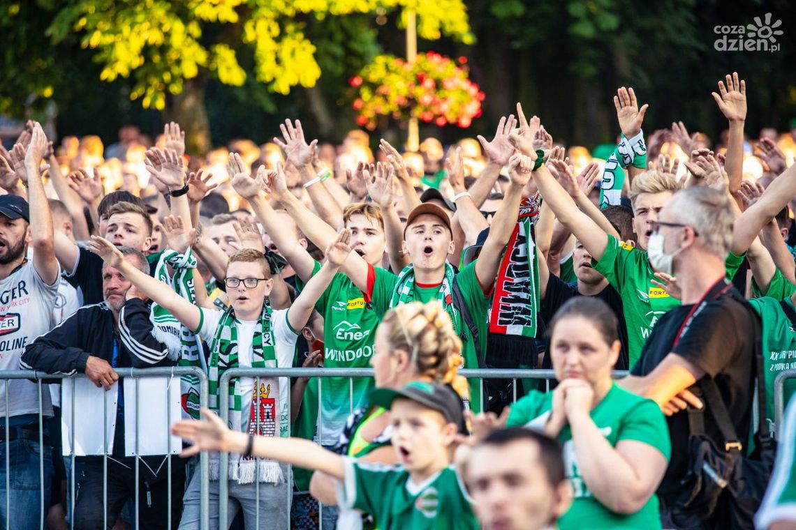 Kibice wspólnie oglądali finał baraży pomiędzy Wartą a Radomiakiem na Placu Corazziego