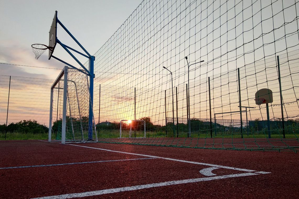 Kiedy wymienić siatki i piłkochwyty? Wiosenny przegląd infrastruktury sportowej