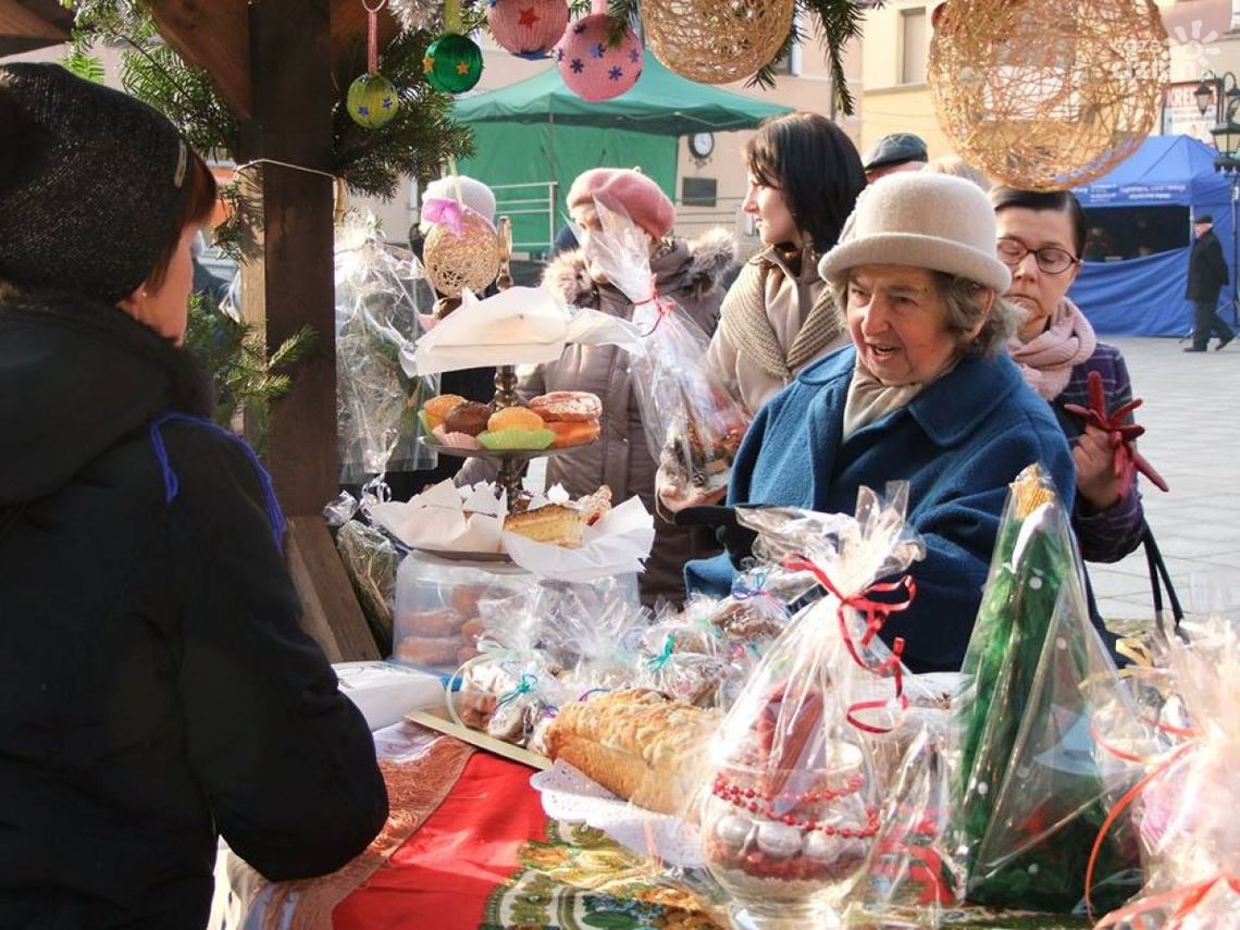 Kiermasz Bożonarodzeniowy w wyjątkowo świątecznej atmosferze Kiermasz Bożonarodzeniowy w wyjątkowo świątecznej atmosferze