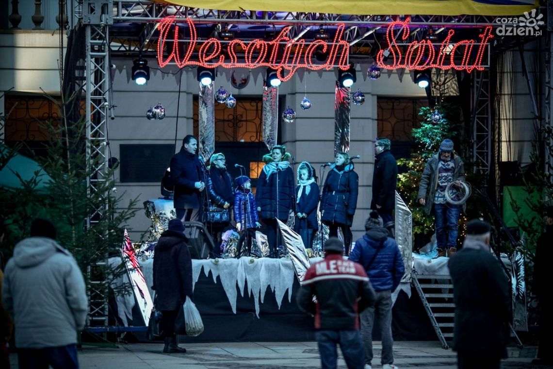 Kiermasz i Gwiazdka na deptaku