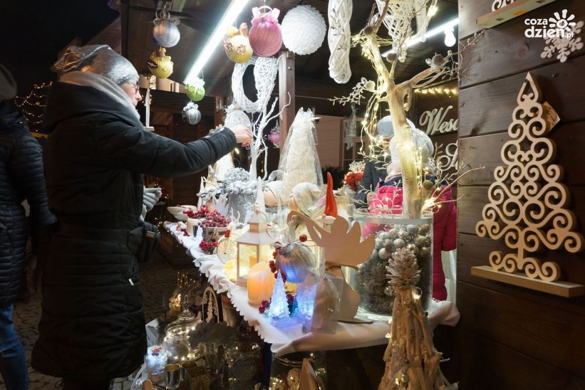 Kiermasz świąteczny i Gwiazdka na deptaku