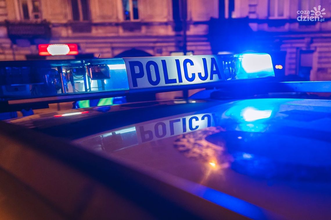Kierował autem bez uprawnień. Pasażer był poszukiwany do odbycia kary więzienia